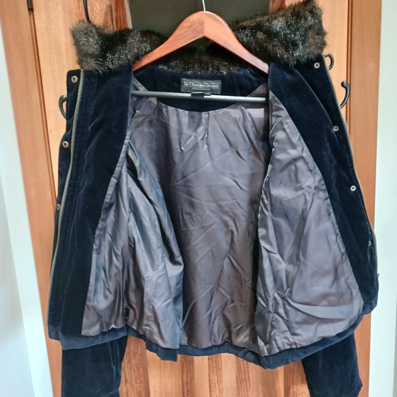 Velvet crop jacket with faux fur collar - Picture 2 of 4